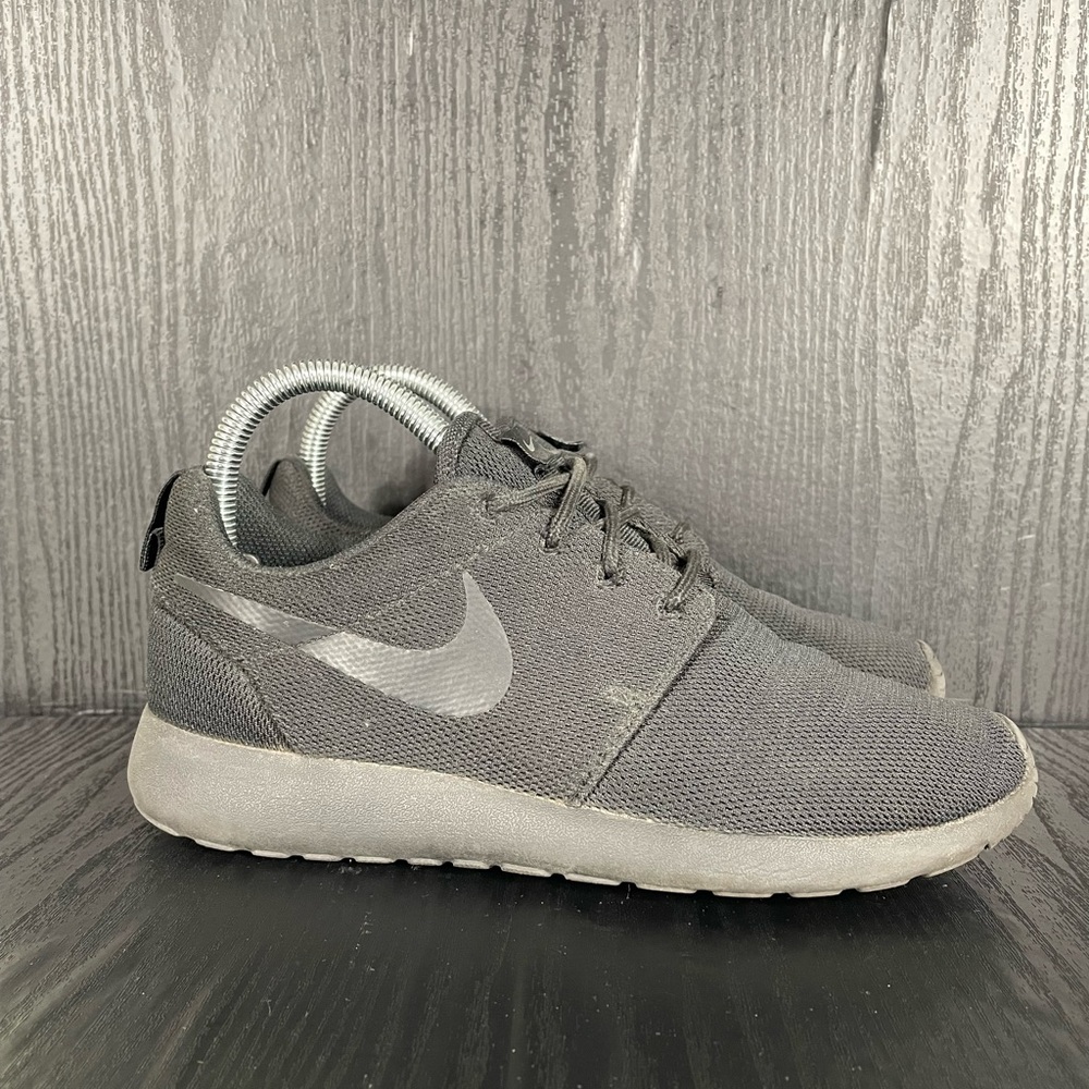 Nike ROSHE ONE Women’s size 6.5